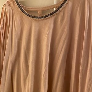 Jennifer Lopez crop top with dolman sleeves